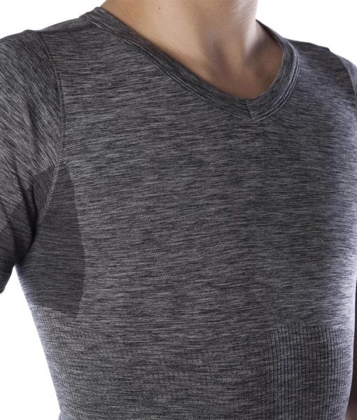 T-skjorte m/v-hals i fargen melert grå detalj